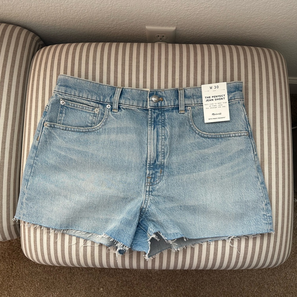 NWT Madewell The Perfect Jean Short in Foster wash - 30